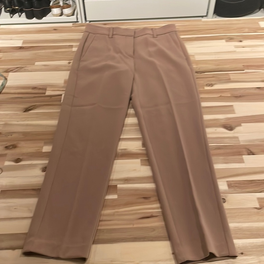 Aritzia Quentin cropped dress pant. Babaton size 2 NWOT. BEIGE